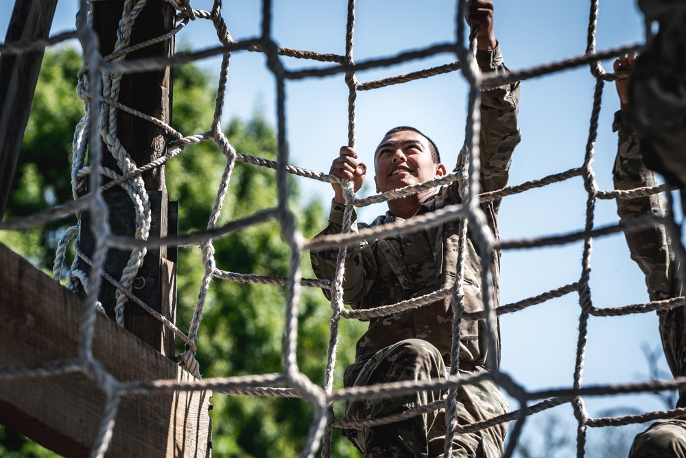 Basic Combat Trainees Complete Obstacle Course on Fort Sill