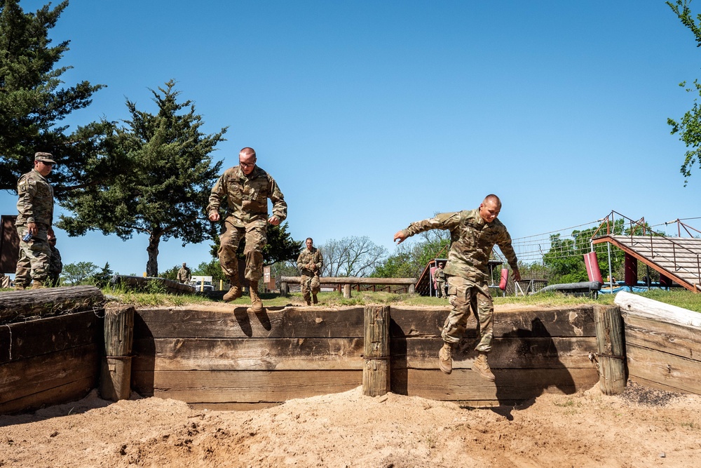 Basic Combat Trainees Complete Obstacle Course on Fort Sill