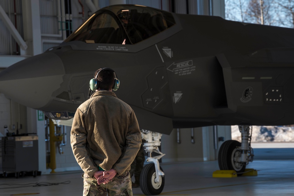 Lightning takes to the skies over Eielson AFB