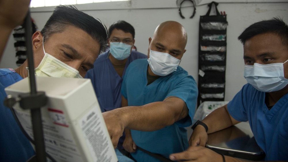 3rd Medical Battalion nurses and Corpsmen conduct ICU training