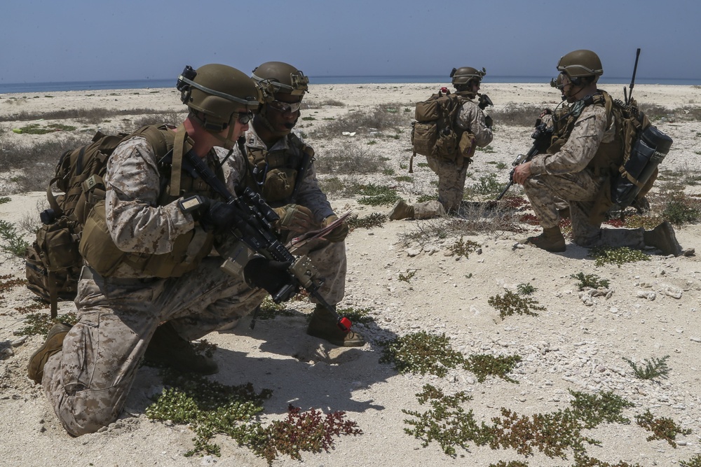 Fox Company executes heliborne raid training on Saudi Arabian island