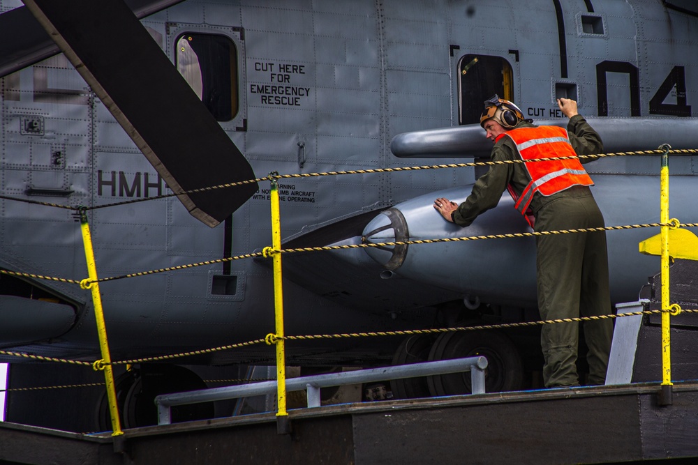 HMH-463: Aircraft Offload