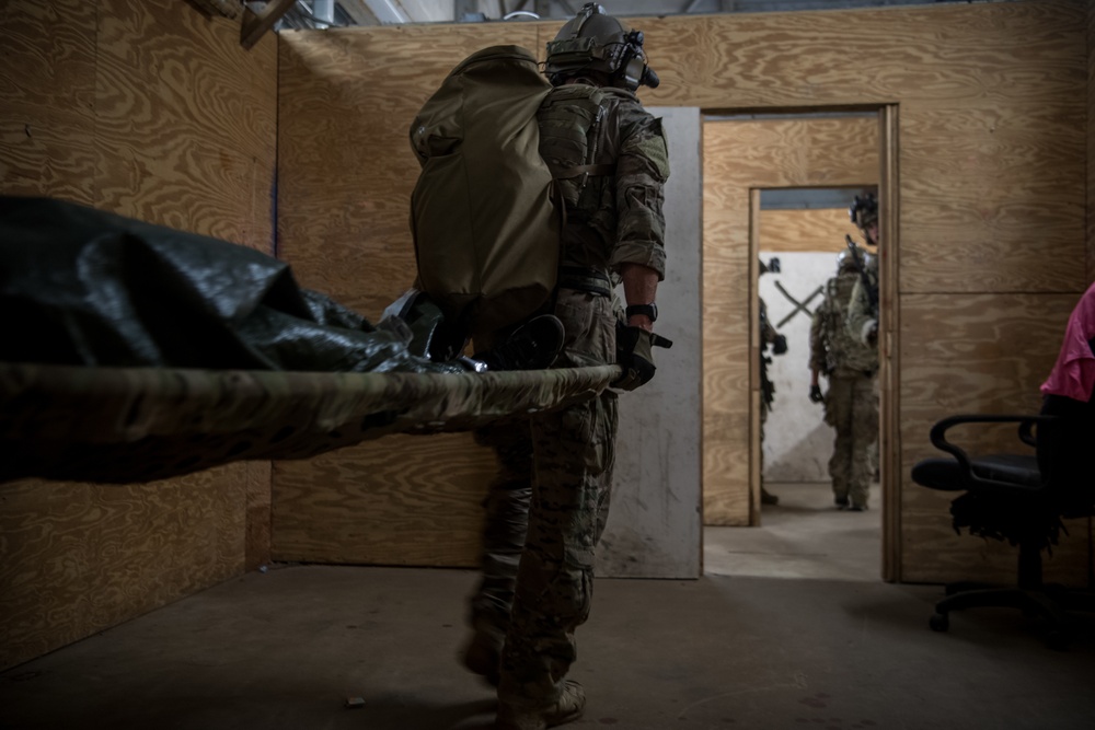Special Tactics Airmen conduct operability training with Weapons School