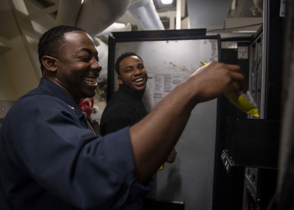 Rafael Peralta Sailors Stocks Snacks