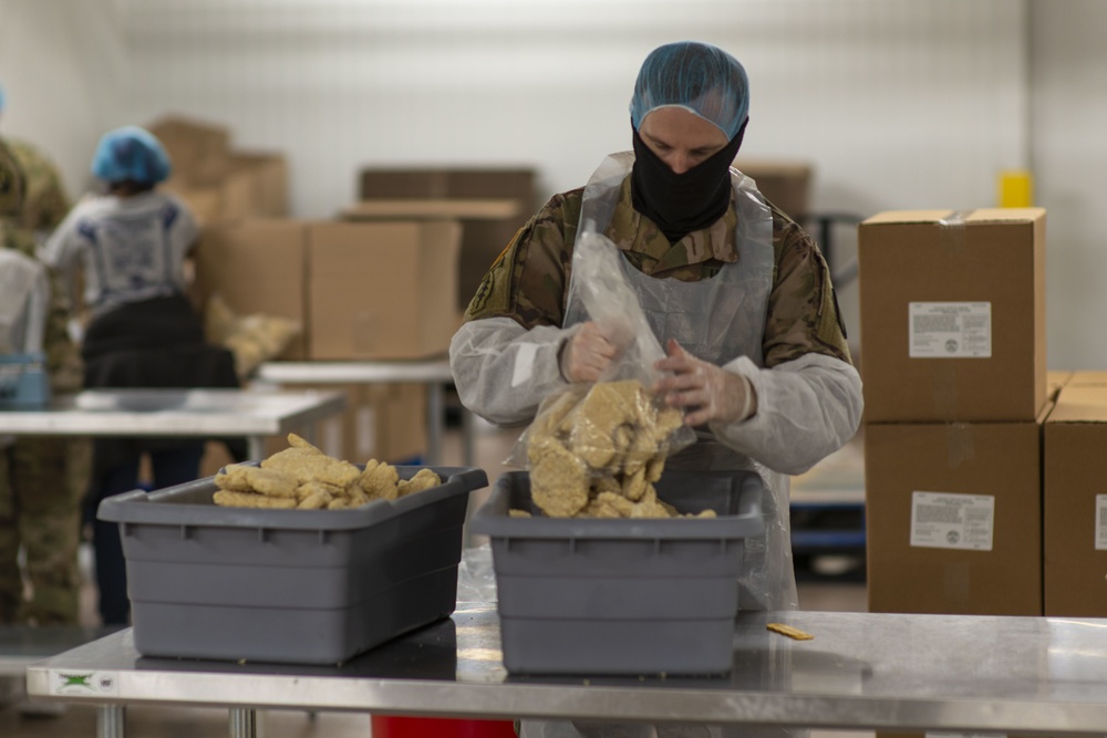 Kansas Army National Guard Soldiers assist in local food bank