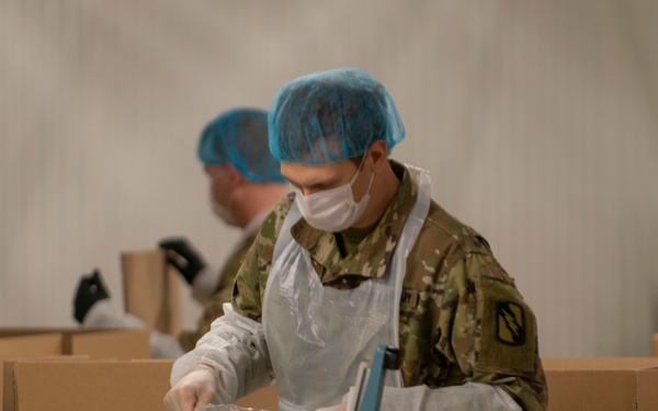 Kansas Army National Guard Soldiers assist in local food bank