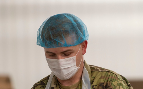 Kansas Army National Guard Soldiers assist in local food bank