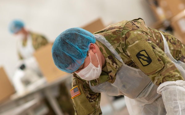 Kansas Army National Guard Soldiers assist in local food bank