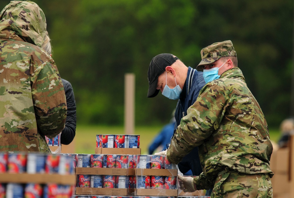 Delaware National Guard assists Food Bank of Delaware