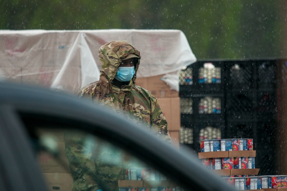 Delaware National Guard assists Food Bank of Delaware