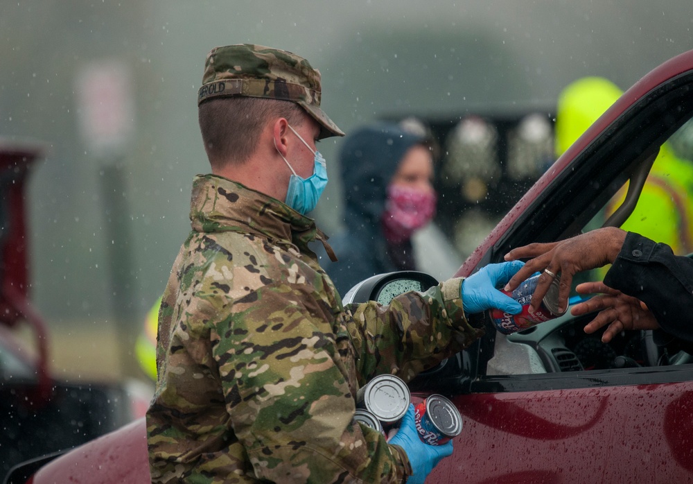 Delaware National Guard assists Food Bank of Delaware