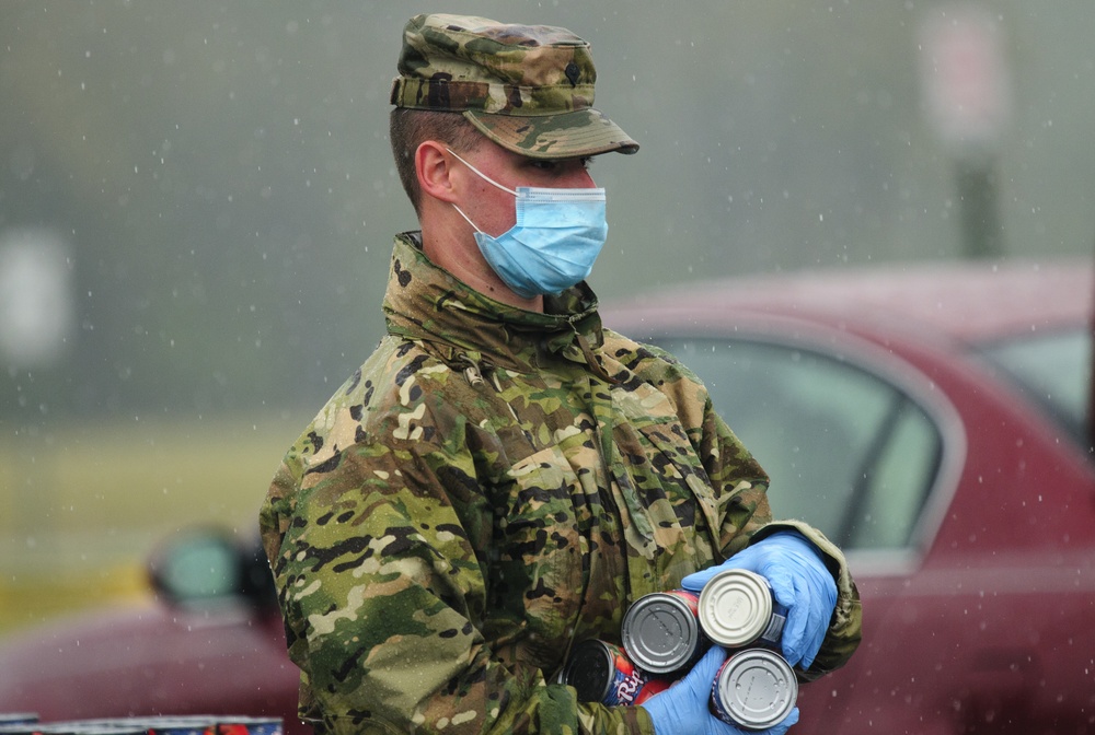 Delaware National Guard assists Food Bank of Delaware