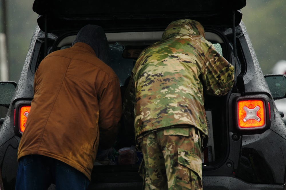 Delaware National Guard assists Food Bank of Delaware