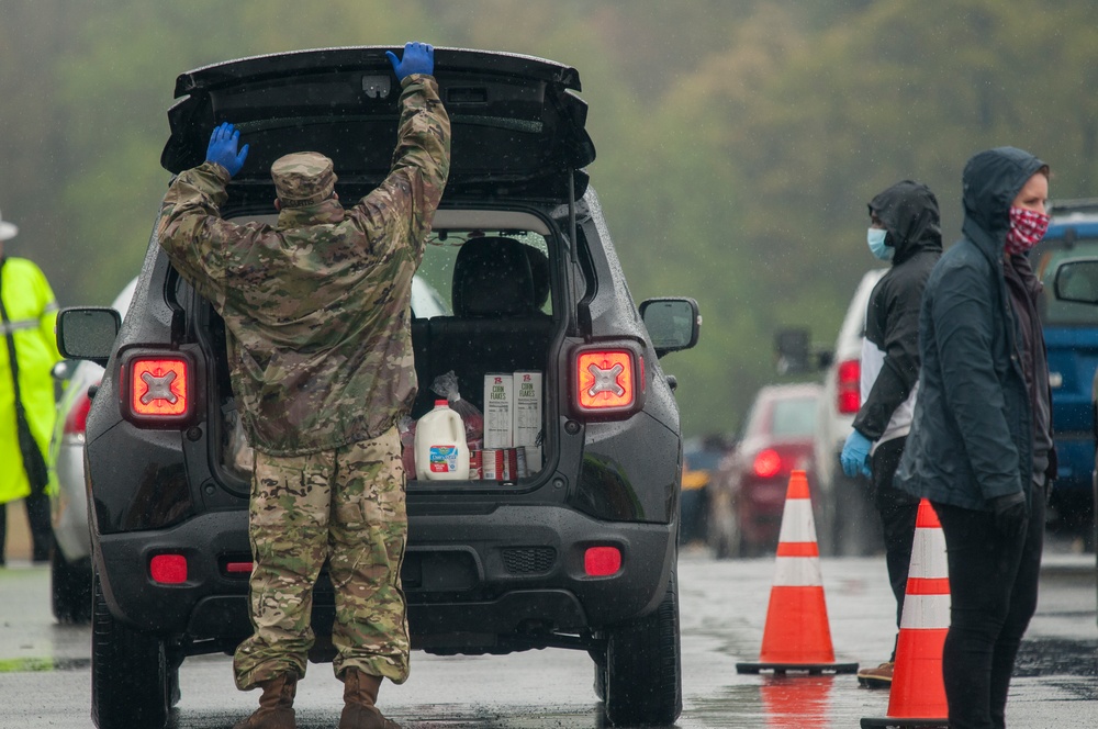 Delaware National Guard assists Food Bank of Delaware