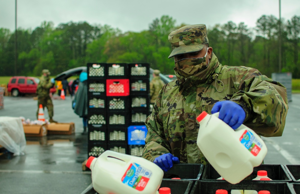 Delaware National Guard assists Food Bank of Delaware