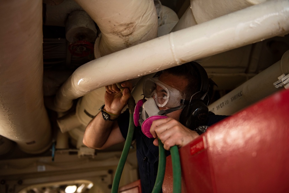 Vella Gulf Conducts Operations in the Gulf of Aden