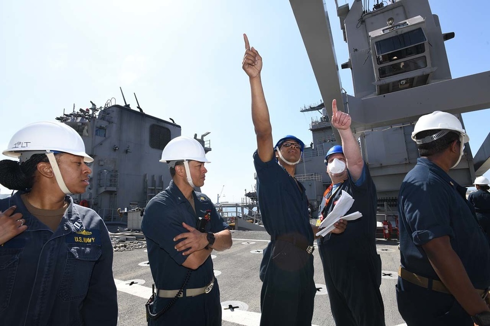 LSD 52 Ship's Force receives UNREP Training on station at Warfare Center