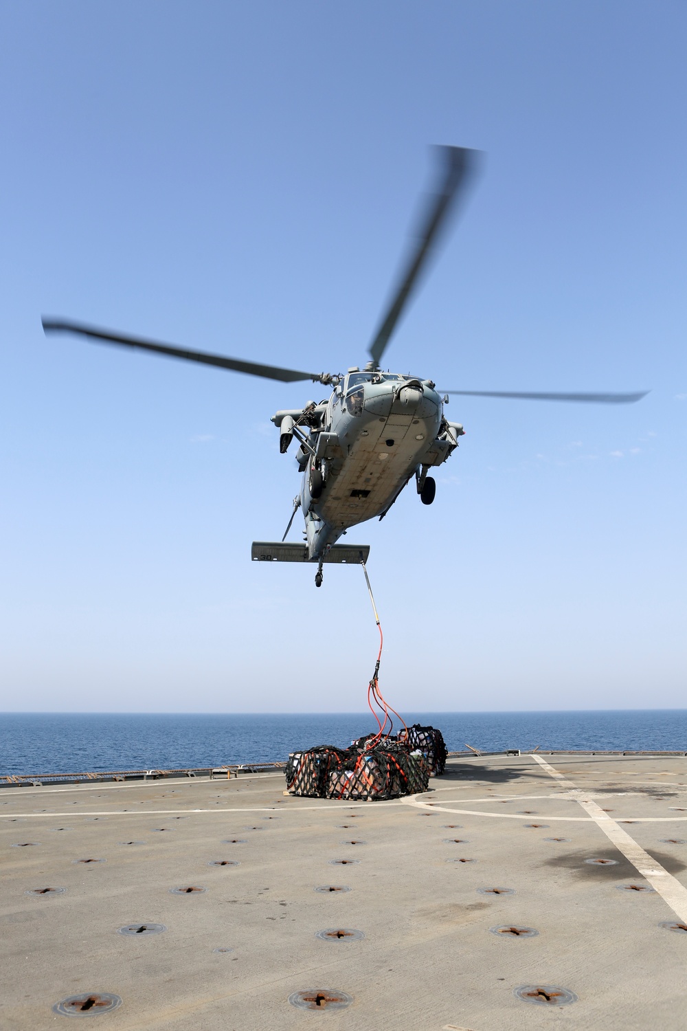 USS Oak Hill receives supplies during vertical replenishement-at-sea