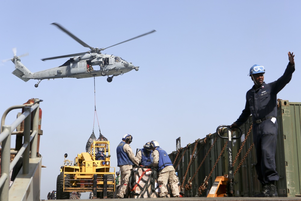 USS Oak Hill receives supplies during vertical replenishement-at-sea