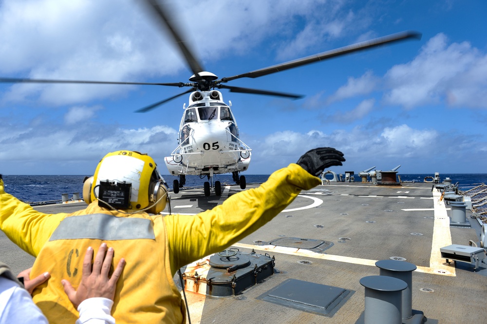 USS Russell (DDG 59) Conducts Flight Quarters