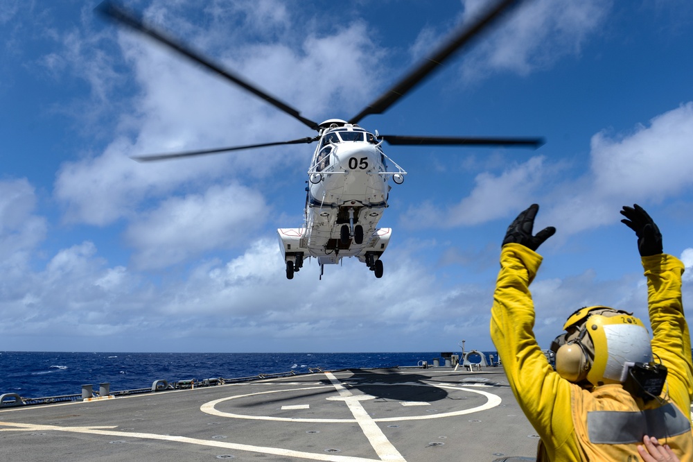 USS Russell (DDG 59) Conducts Flight Quarters