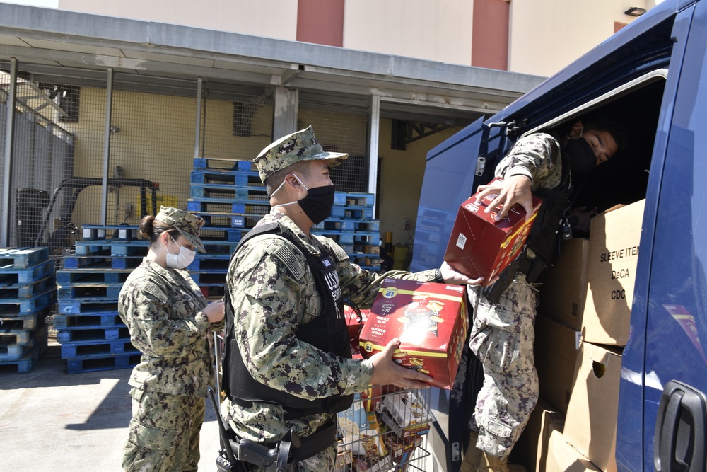 NSA Naples Community Donates Food to Local Italian Community