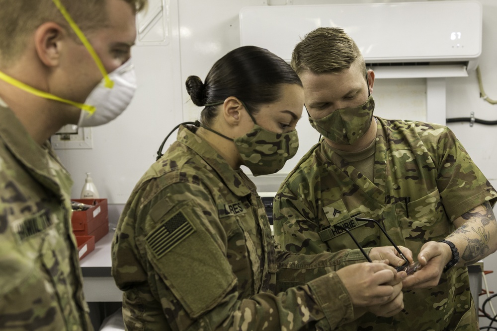 221st Med. Det. (Optometry) Fabricating Glasses for Soldiers on Camp Arifjan