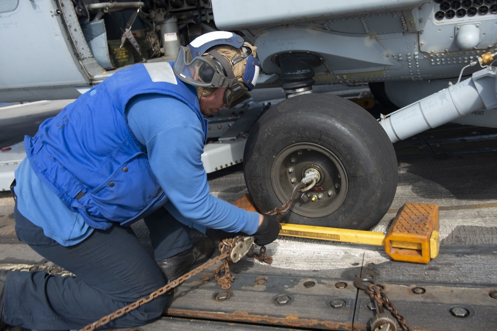 Vella Gulf Conducts Operations in the Arabian Sea