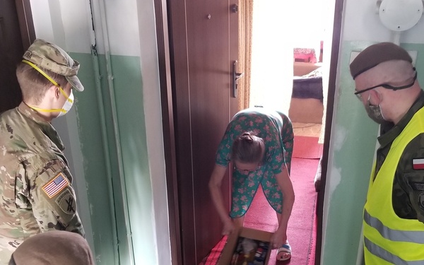 418th Soldiers deliver food to Polish citizens amid COVID-19 pandemic