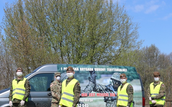 418th Soldiers deliver food to Polish citizens amid COVID-19 pandemic