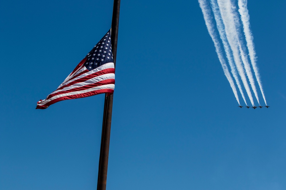 Blue Angels, Thunderbirds salute COVID-19 responders in Philadelphia