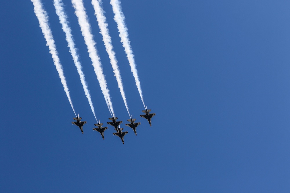 Blue Angels, Thunderbirds salute COVID-19 responders in Philadelphia