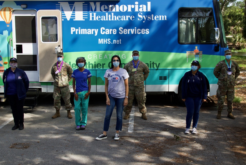 Children personalize medals for Florida National Guard service members and partners