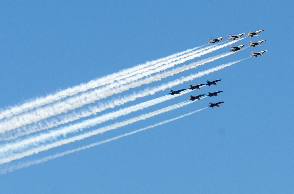 DVIDS - Images - Blue Angels and Thunderbirds NYC Flyover [Image 2 of 9]