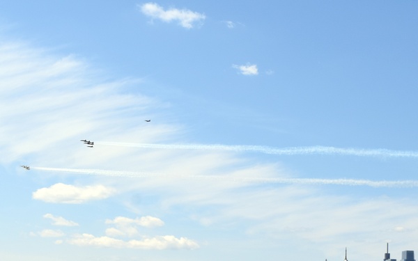 U.S. Air Force Thunderbirds &amp; U.S. Navy Blue Angels fly over Philadelphia