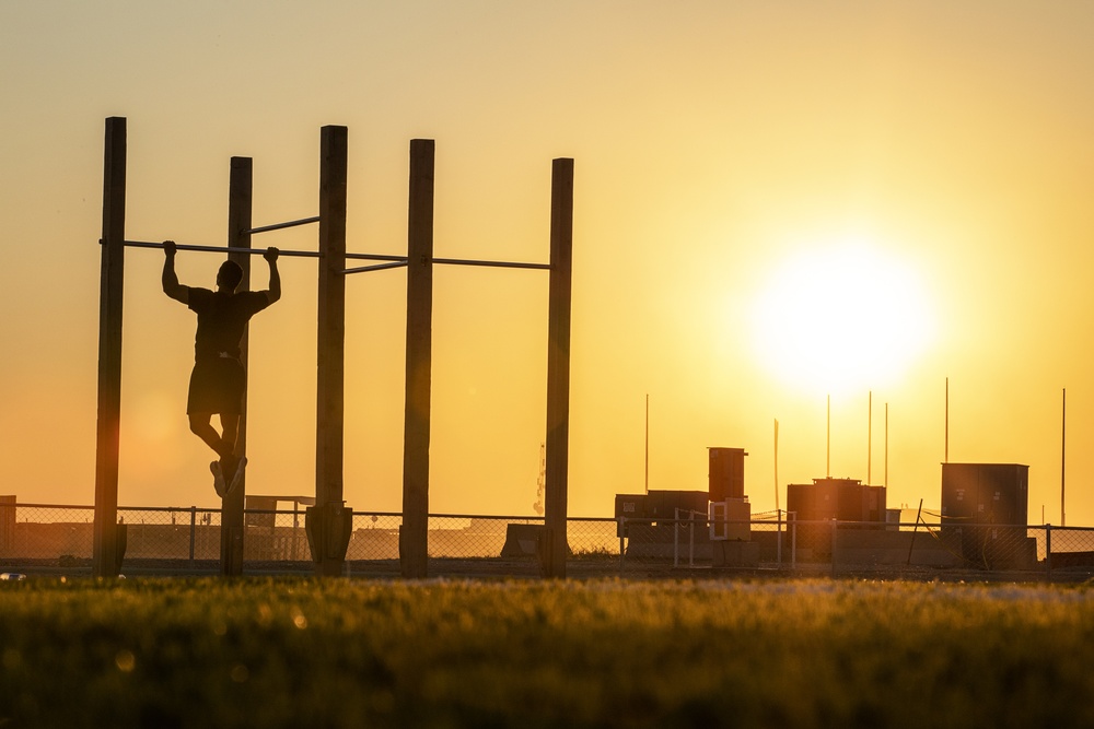 Pull ups at Al Asad Air Base