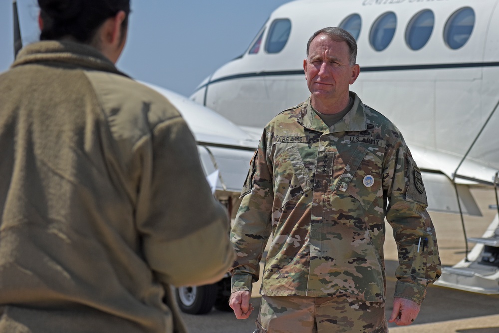 USFK leaders visit the Wolf Pack