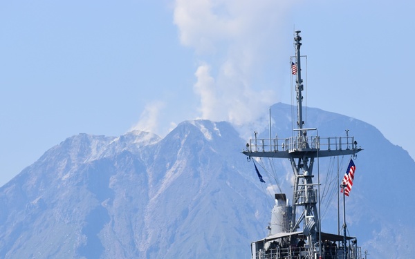 USS Chief transits the East China Sea