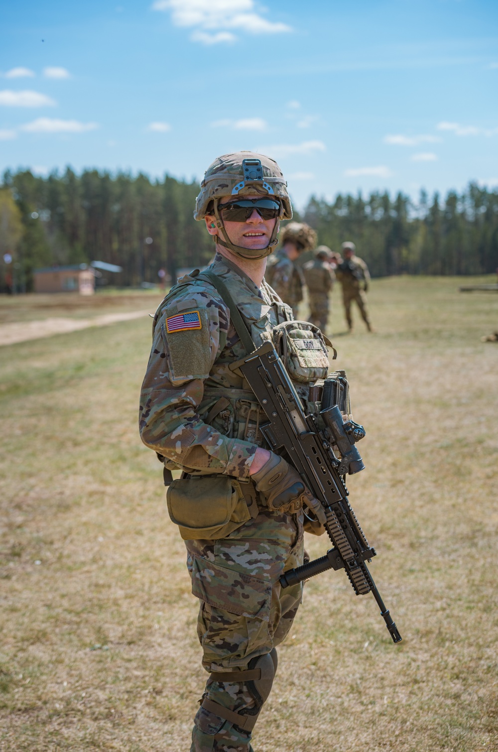 2CR Soldiers train on British weapons during NATO's eFP BG-P