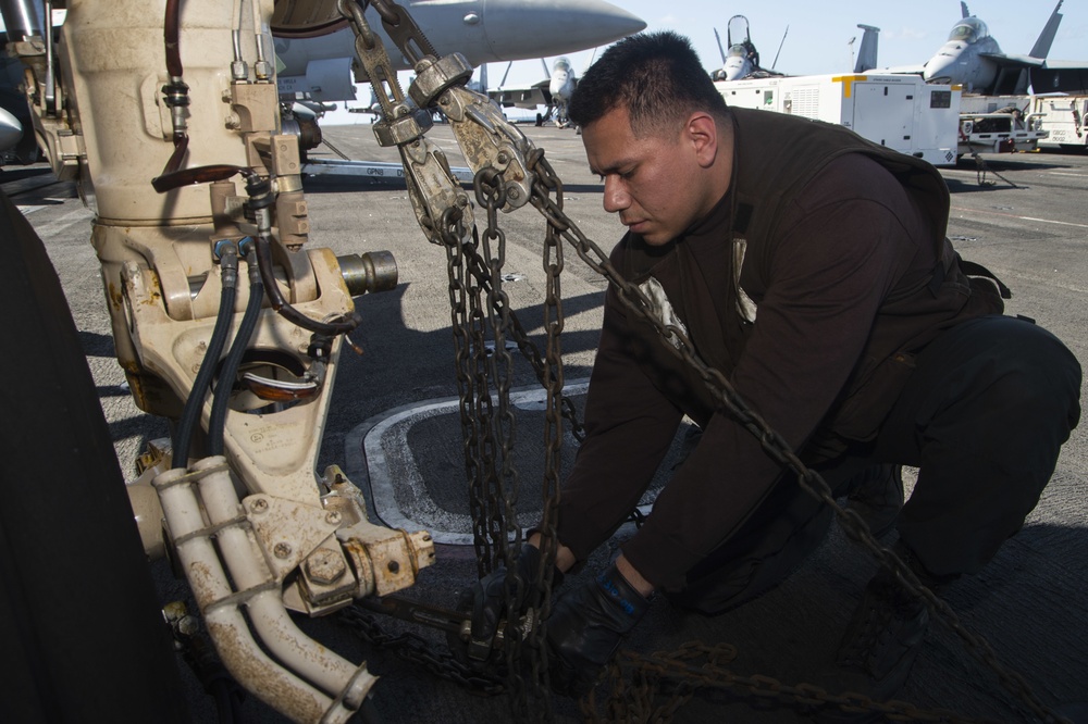 USS Harry S. Truman (CVN 75) transits the Atlantic Sea