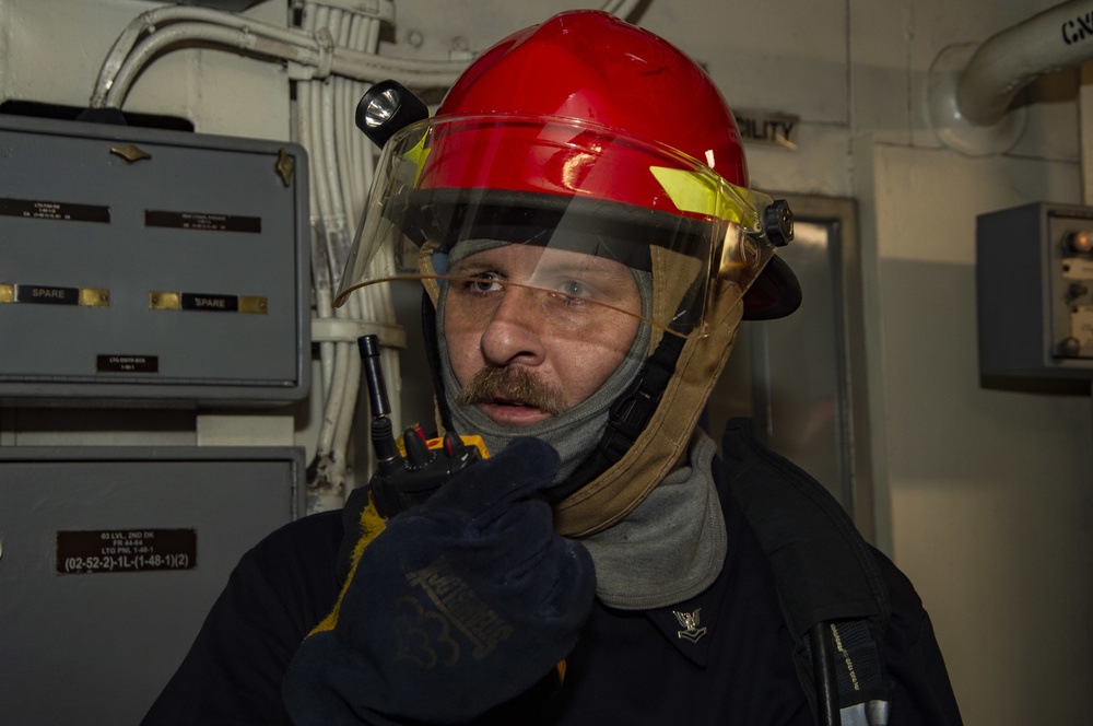 USS Harry S. Truman (CVN 75) transits the Atlantic Sea