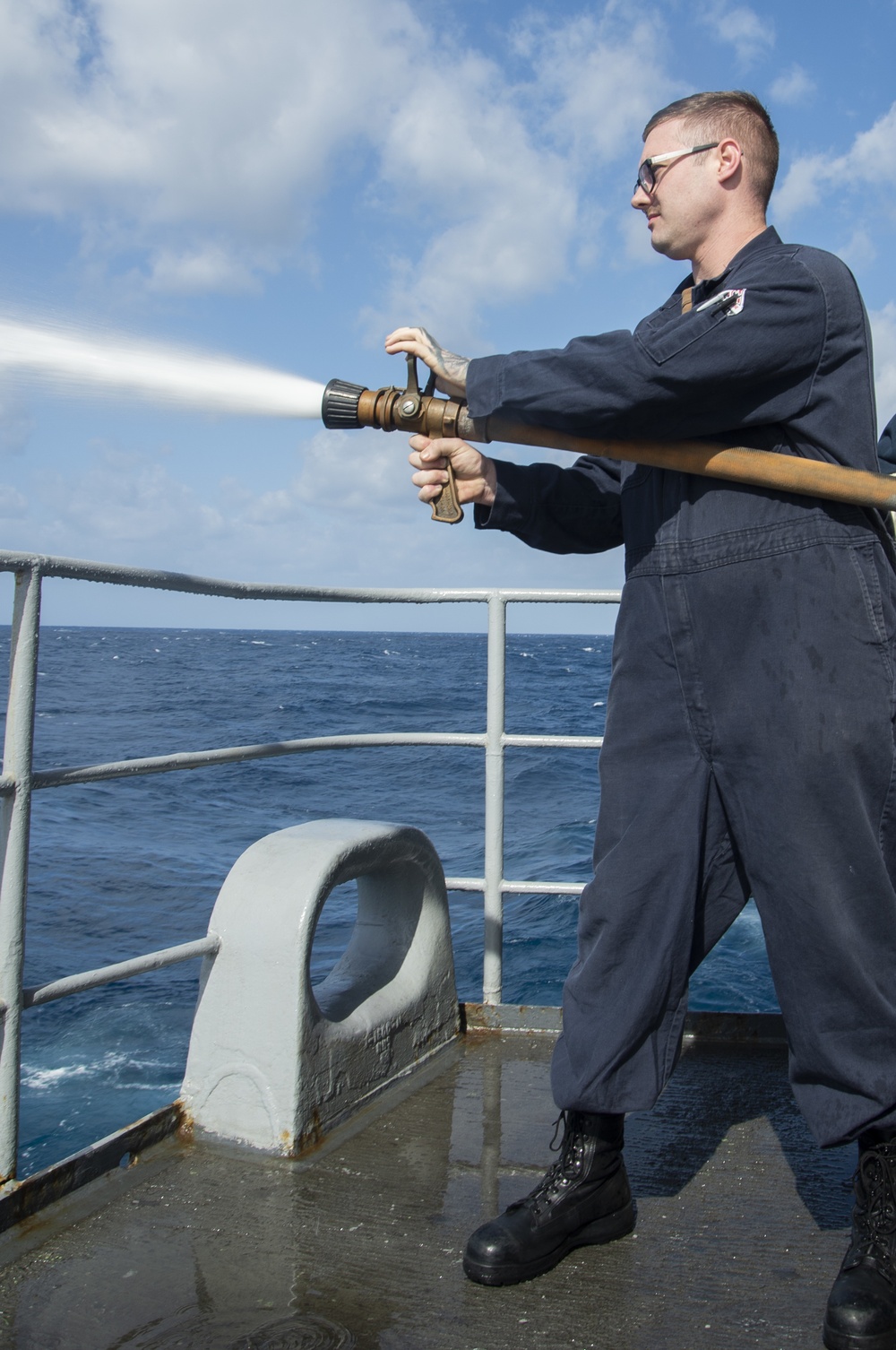 USS Harry S. Truman (CVN 75) transits the Atlantic Sea