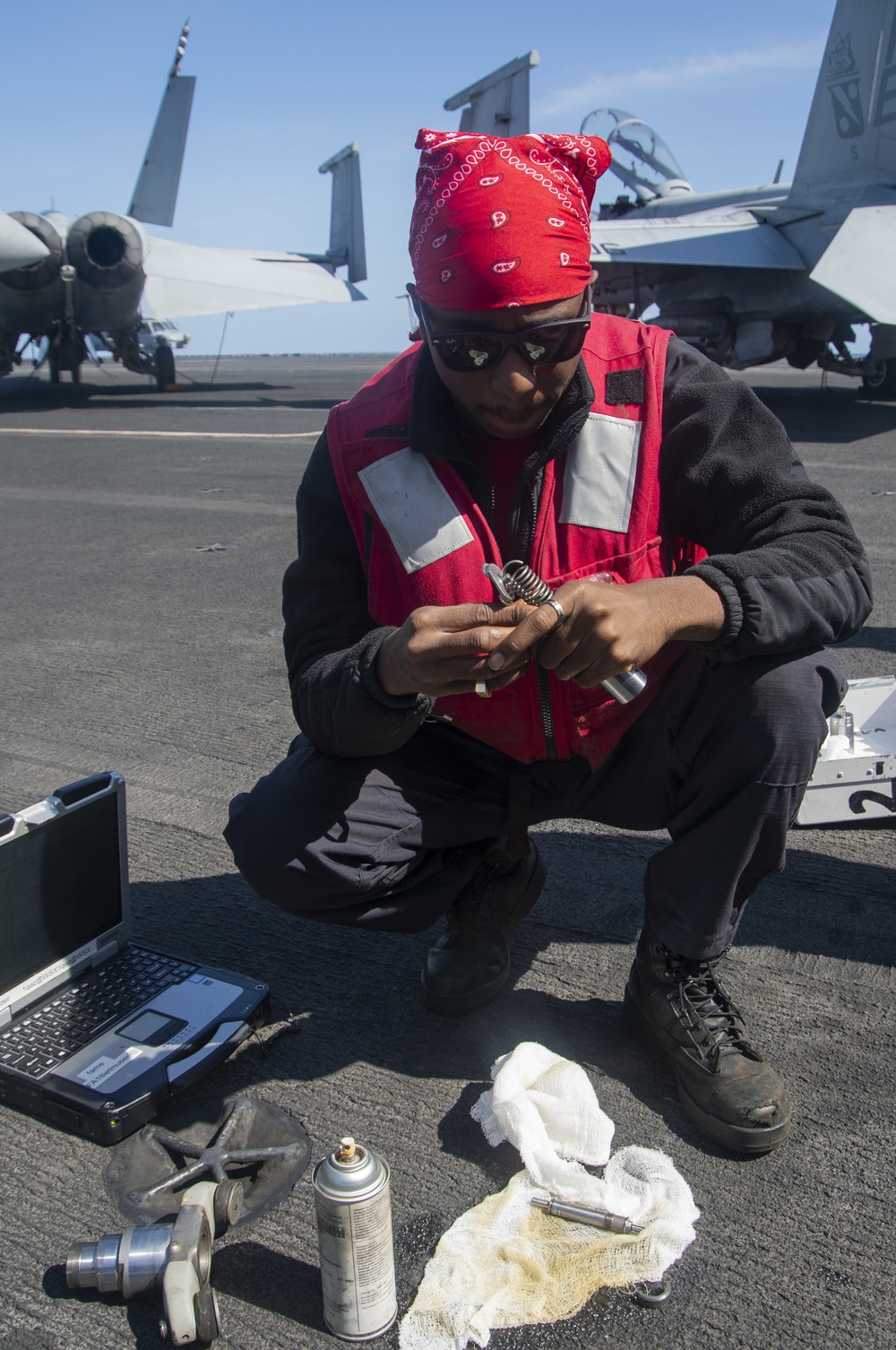 USS Harry S. Truman (CVN 75) transits the Atlantic Sea