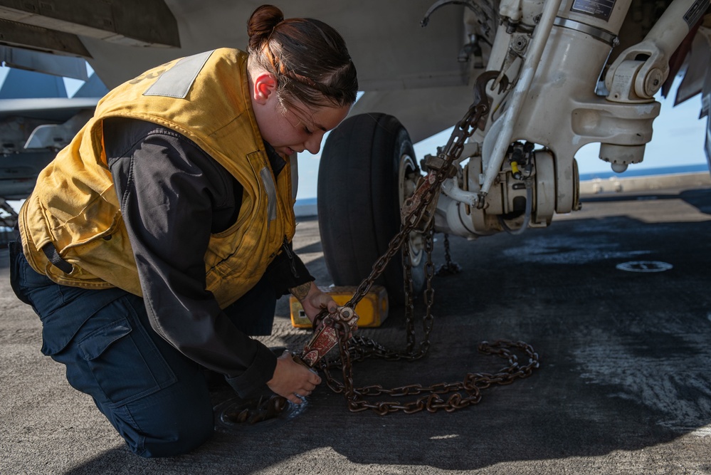 USS Harry S. Truman (CVN 75) transits the Atlantic Ocean