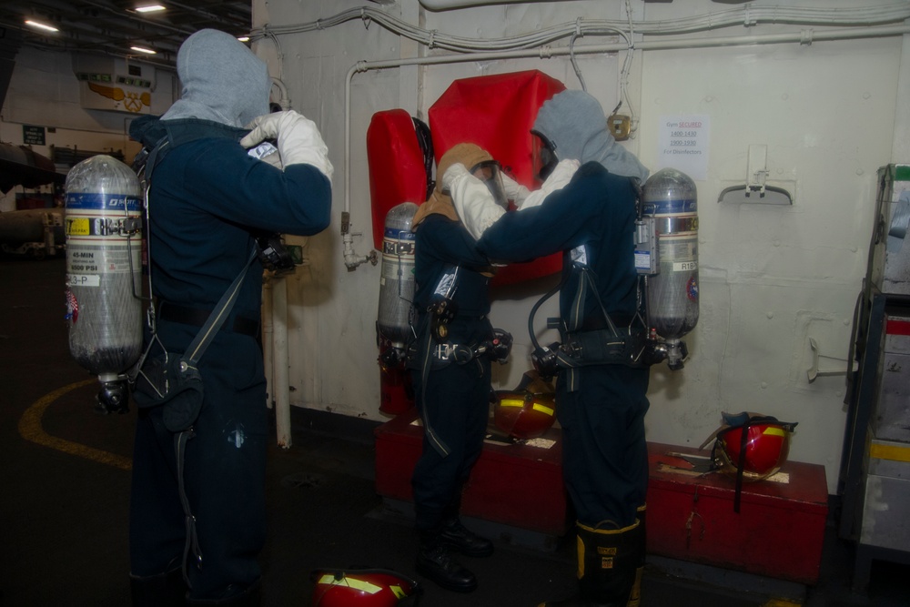 USS Harry S. Truman (CVN 75) transits the Atlantic Ocean