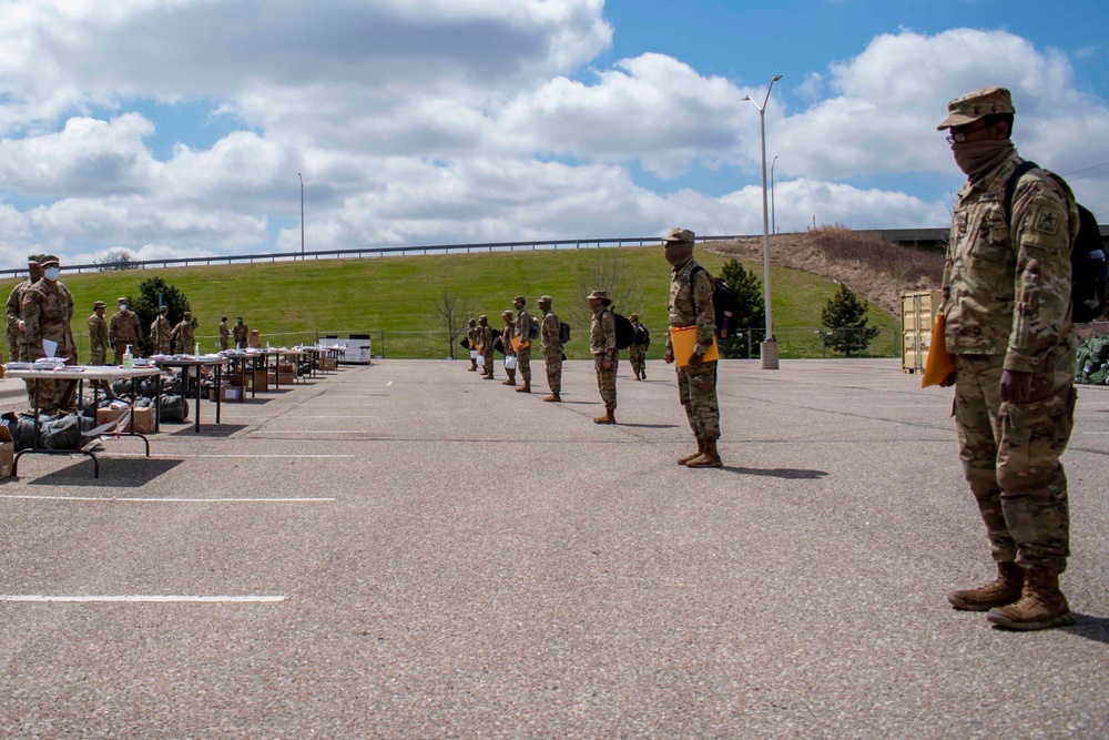 Fort Riley welcomes new Soldiers while preventing the spread of COVID-19