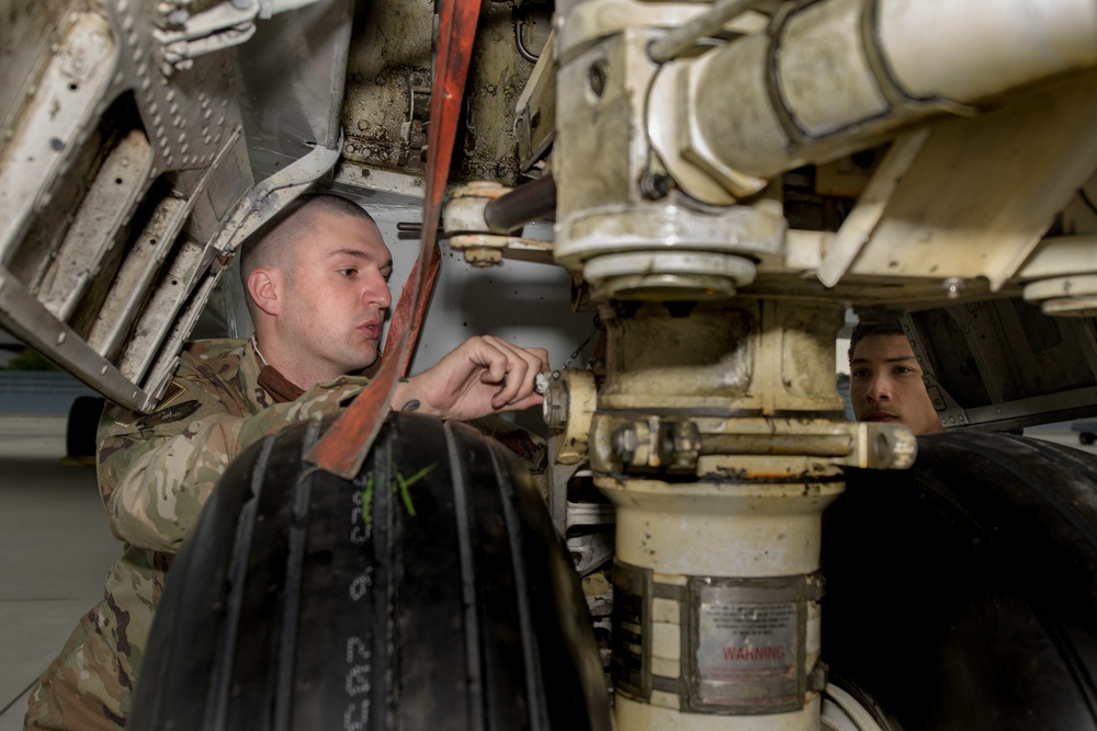 116th and 461st Air Control Wing’s E-8C Joint STARS maintainers keep mission flying during COVID-19