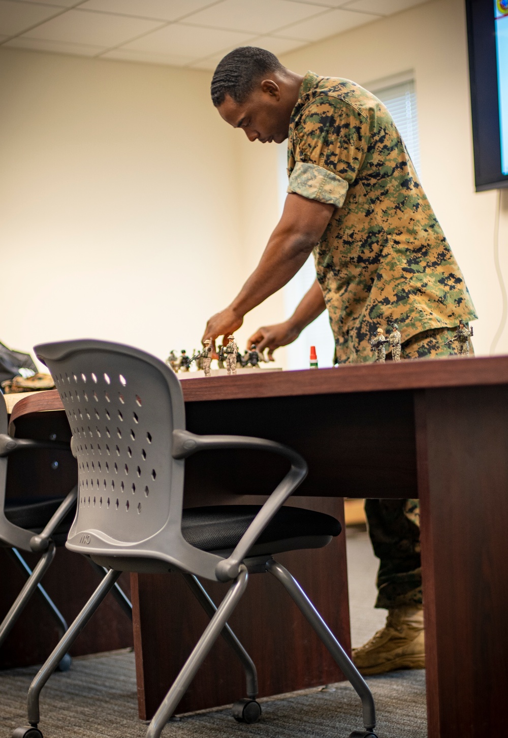 Task force Marines conduct classes during certification exercise