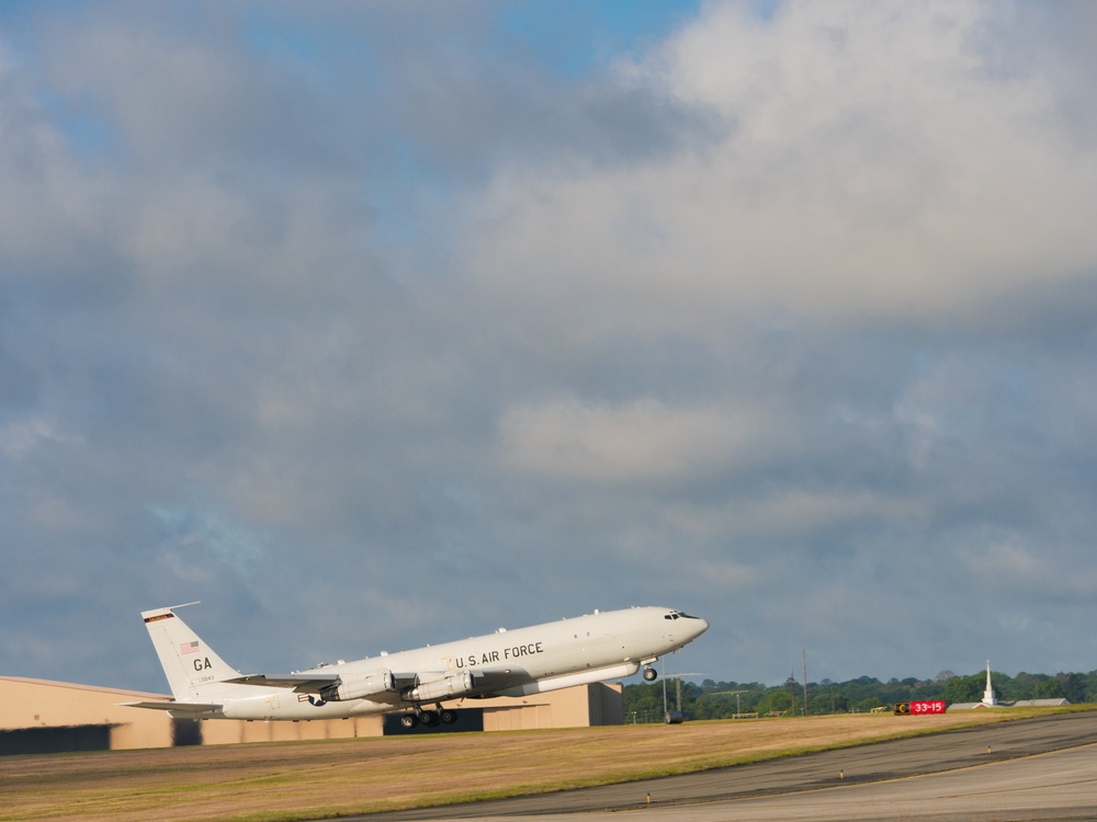 116th and 461st Air Control Wing’s E-8C Joint STARS maintainers and aircrews keep mission flying during COVID-19