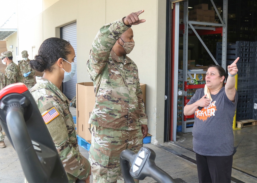 Joint Task Force 176 commander visits San Antonio Food Bank